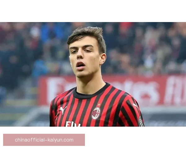 马尔蒂尼对AC米兰的深远影响与贡献分析，球队稳定发展的重要基石。