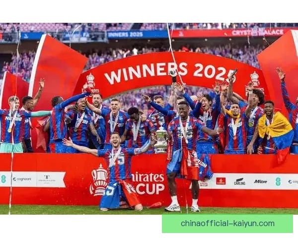 詹姆斯·塔科夫斯基本赛季英超表现稳健，防守数据持续提升